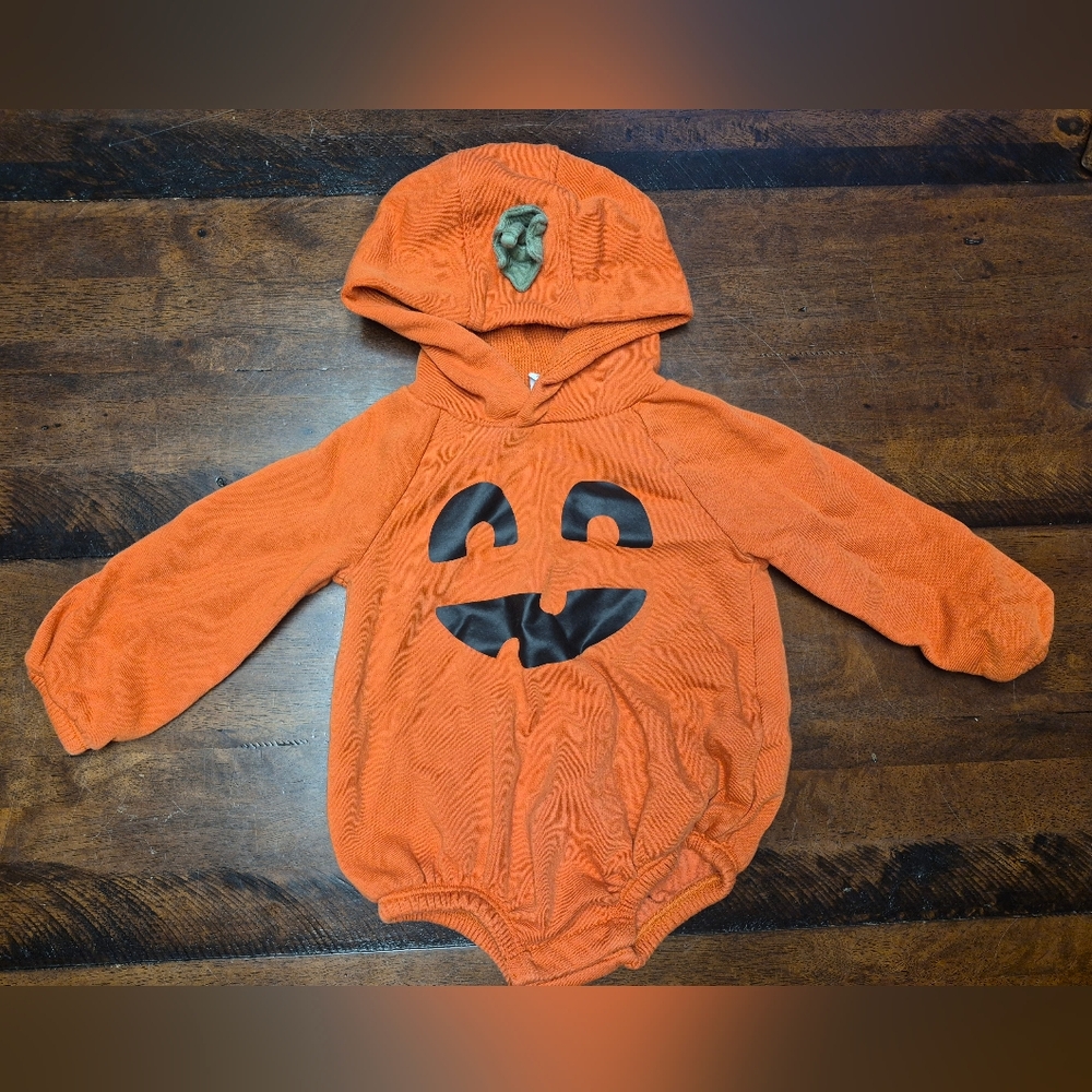 ⚡️ Old Navy Pumpkin Onesie - 18-24m